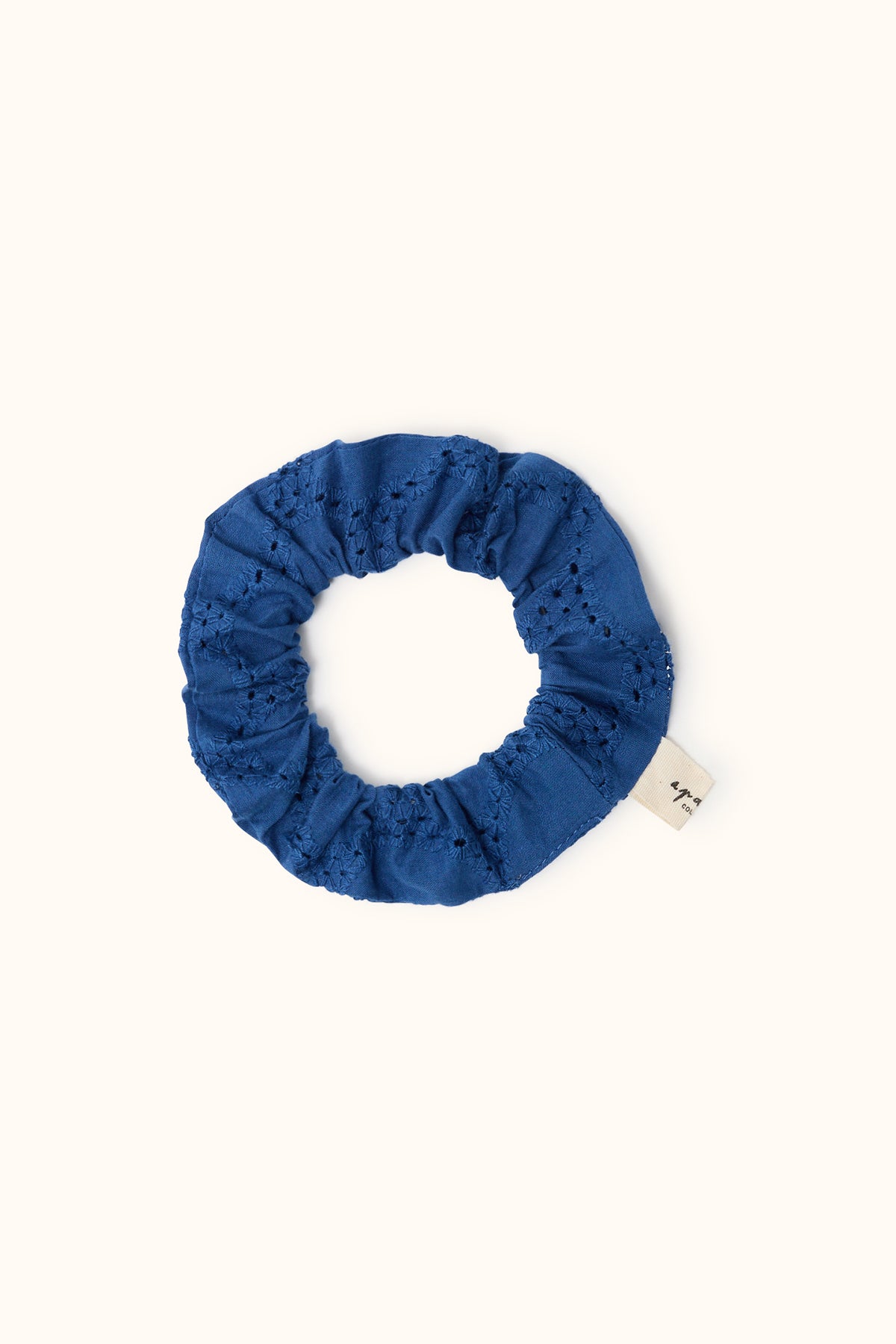 Small Manjuk scrunchie