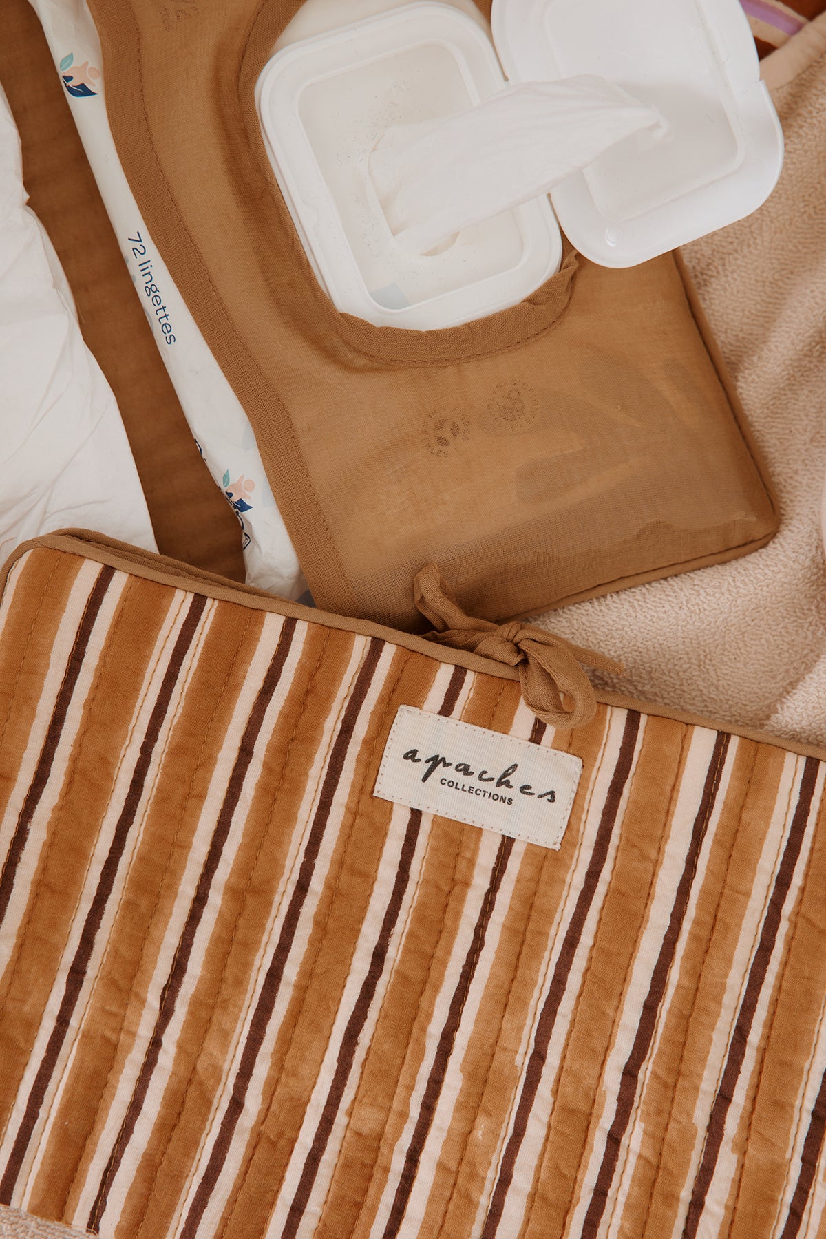 Shoti wet wipe pouch