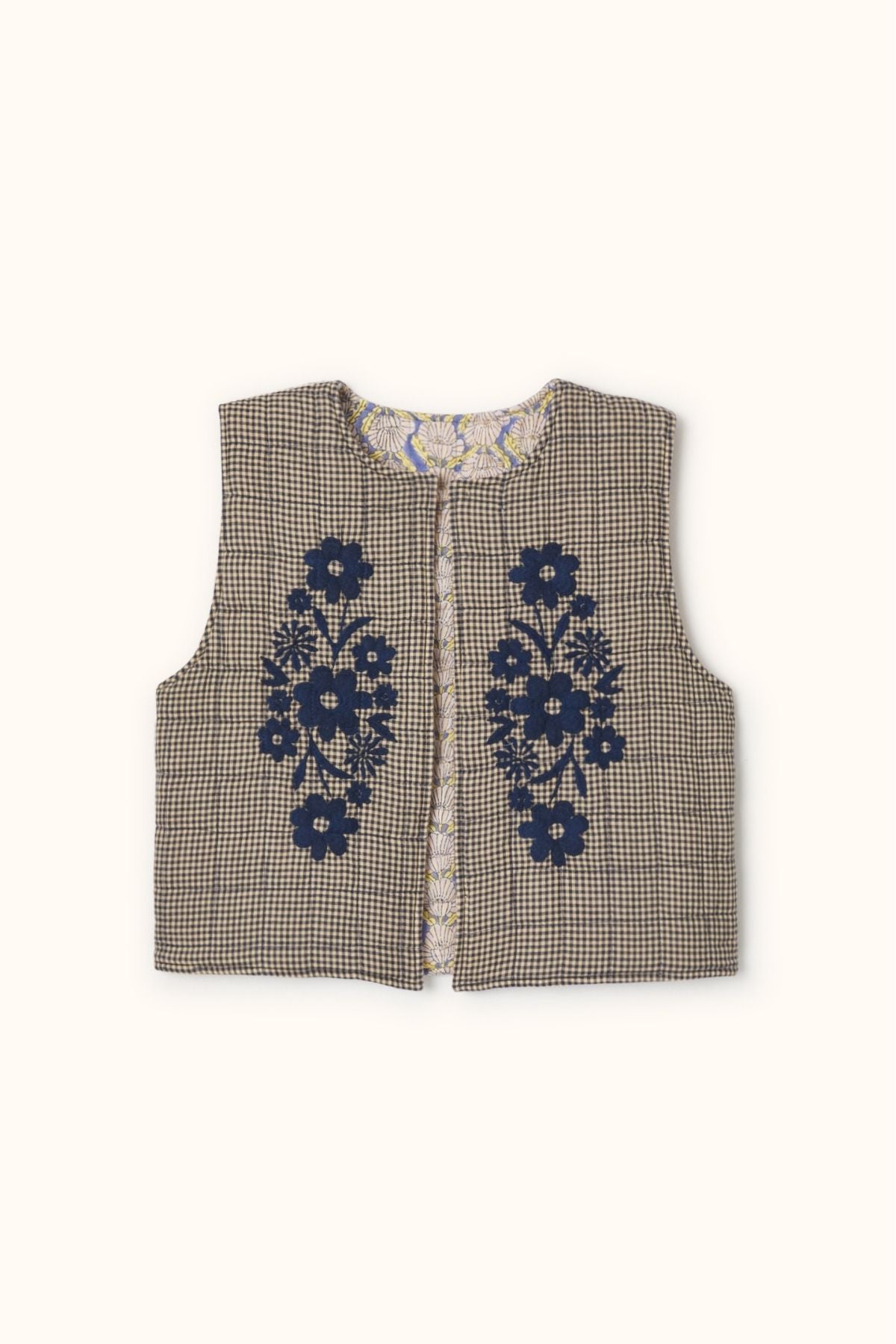 Sakara vest